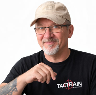 Mirko Bulla, Ausbilder und Inhaber von TACTRAIN Waffensachkunde